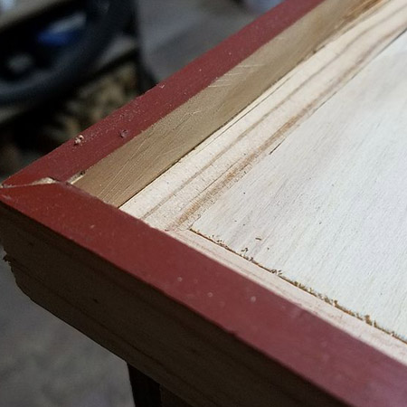 To give the top of the coffee table a bit more of a finished look, a frame surrounds the top (attached to the plywood top that sits on top of the lifting mechanism). This frame has enough space to allow for fitting the top planks.