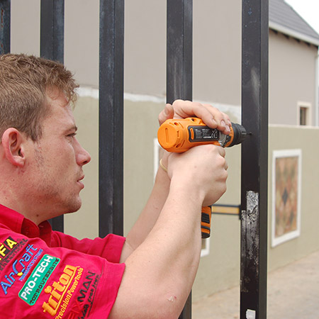 Turning your drill / driver into a pop riveter is easy with the Tork Craft Drill Pop Riveter attachment. Simply insert the Drill Pop Riveter into the chuck of your drill / driver and you're ready to go.