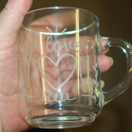 HOME-DZINE | DIY Divas Workshops - The next project was to engrave a Valentine's message on glass mugs.&nbsp;