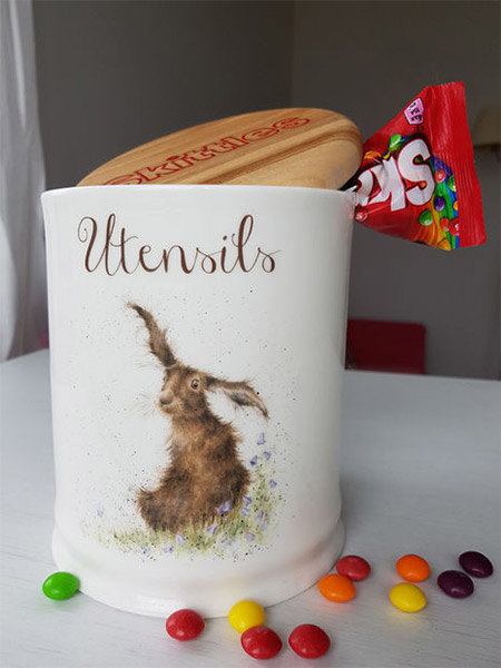 HOME-DZINE | Craft Ideas - Recycling glass food jars is a great way to repurpose, but not all jars have nice tops. In this article you'll find out how to make your own wooden lids for when recycling glass jars and containers, or anything else that needs an attractive lid.