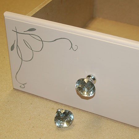 chalk painted chest of drawers