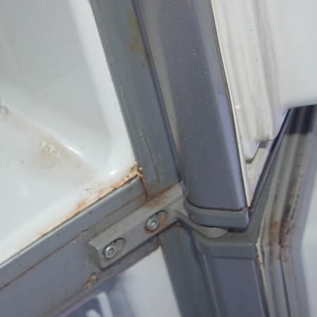 restore refrigerator with Rust-Oleum Appliance Epoxy spray paint - rust on frame