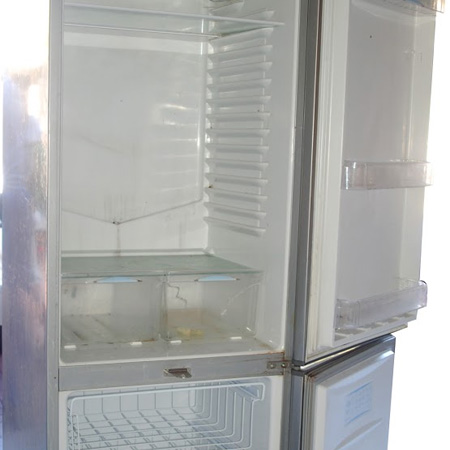 restore refrigerator with Rust-Oleum Appliance Epoxy spray paint - inside view