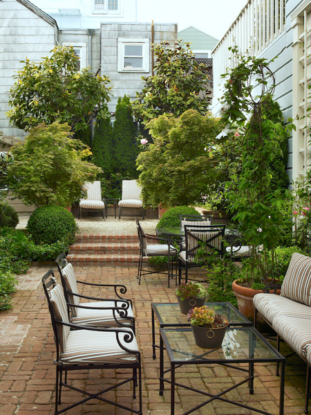 small courtyard urban garden ideas