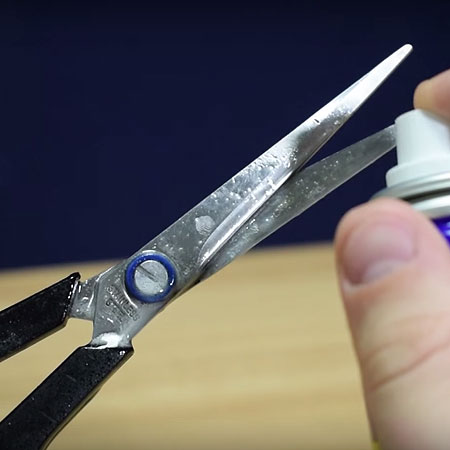 wd-40 to lubricate and sharpen scissors