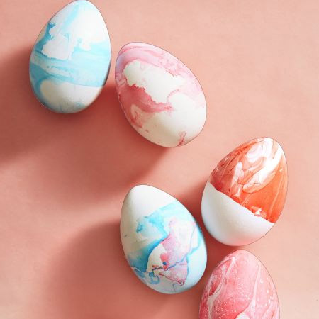 Make use of any leftover nail polish to decorate your Easter eggs and give them a swirled marble finish. Fill a bakkie half full of water and pour swirls of nail polish over the top before gently dipping your egg in.