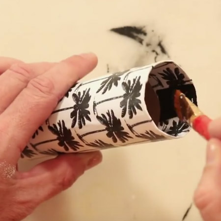 Cardboard tubes = Makeup holder