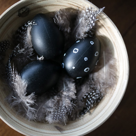 Easy chalkboard Easter eggs
