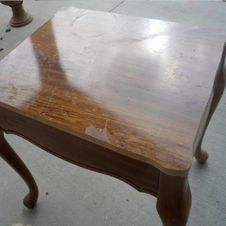 To get the basic shape, the bottom frame was placed on the underside of the table and a rough outline drawn. 
