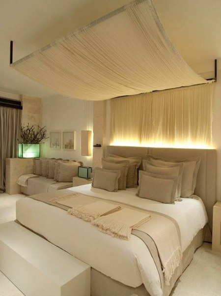 canopy bed