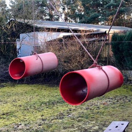 spray paint birdhouse