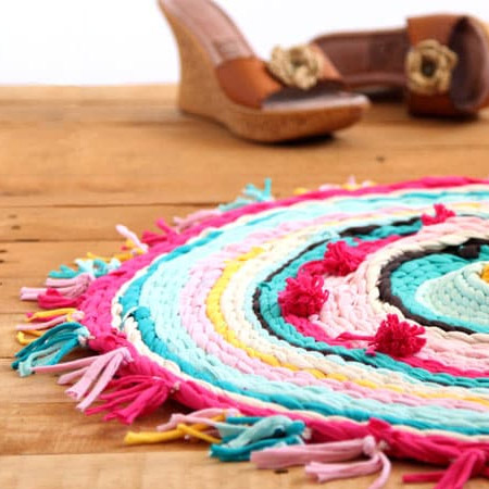 Pom-poms are easy to make for your rag rug