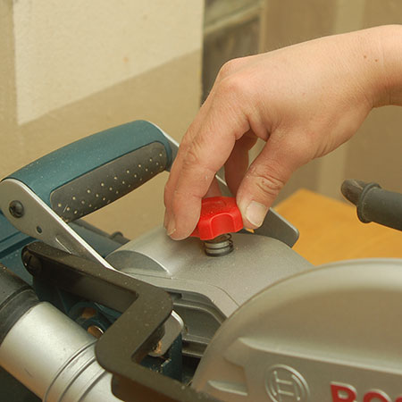 set blade cutting height on mitre saw