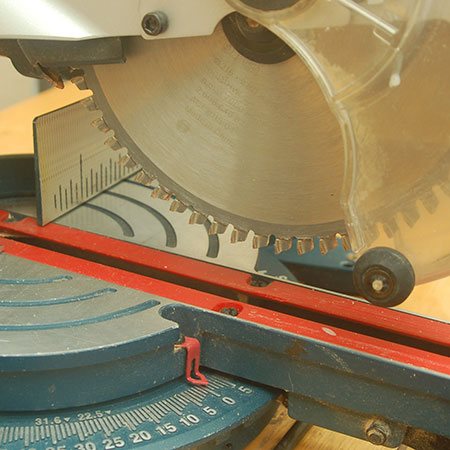 set blade cutting height on mitre saw