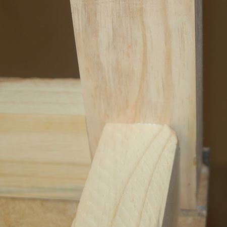 tutorial for farmhouse table with Rust-Oleum wood stain finish