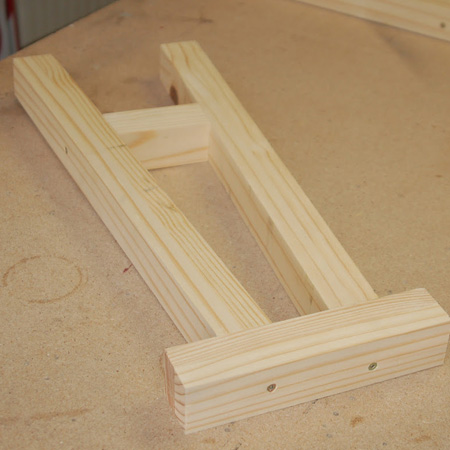 tutorial for farmhouse table with Rust-Oleum wood stain finish