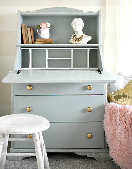 makeover with rust-oleum chalked ultra matte paint