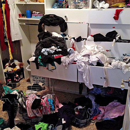 organise clutter in bedroom