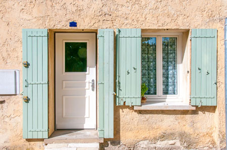 Signs When Replacing Windows and Doors Is Needed