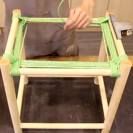 make a woven seat 