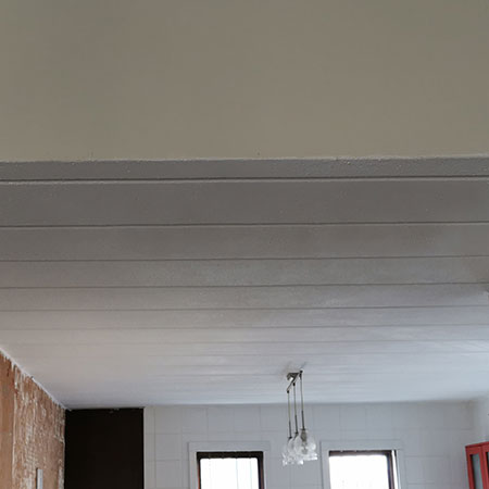 use flatt or matt paint for ceilings