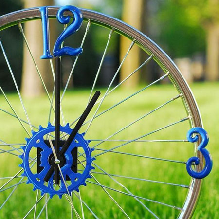 Turn old Bicycle Wheel into Unique Wall Clock