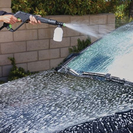 use economical high pressure spray to wash car
