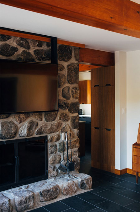 When To Mount Your Television and When To Let It Stand
