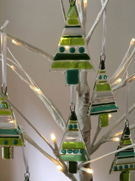 make glass christmas tree ornaments