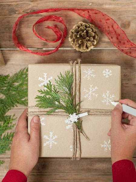 be creative with gift wrapping ideas