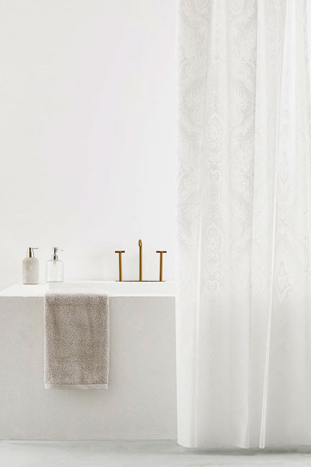 textiles add pattern to bathroom