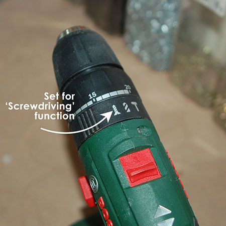 set the drill driver on screwdriver function