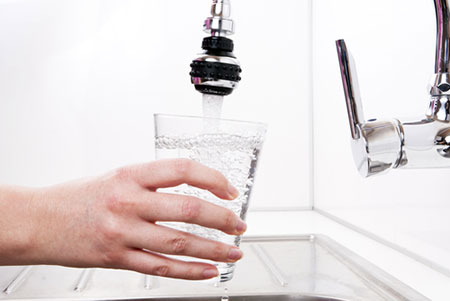 Tips to choosing the perfect faucet water filter for your kitchen sink.