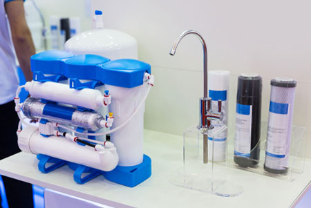 Tips to choosing the perfect faucet water filter for your kitchen sink.