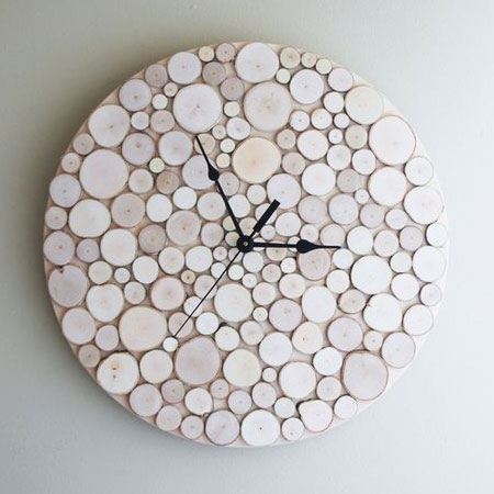 diy wall clock with wood slices