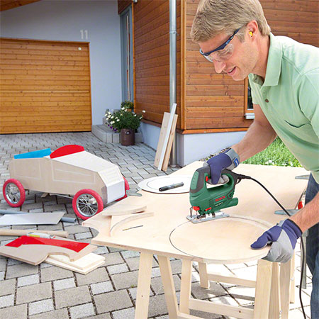 Bosch jigsaw cuts curves, corners and circles with ease