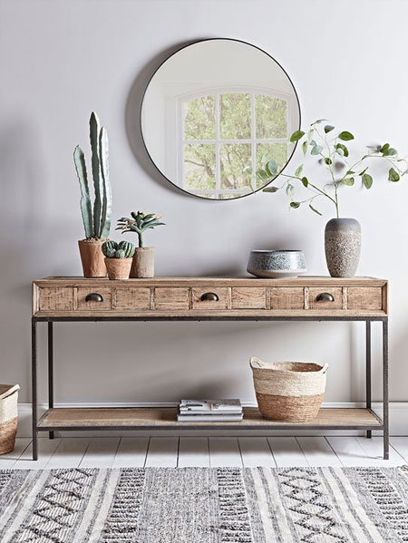console table focal point
