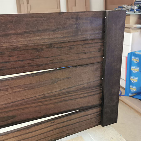 securing ends of fence panel in grooved slots