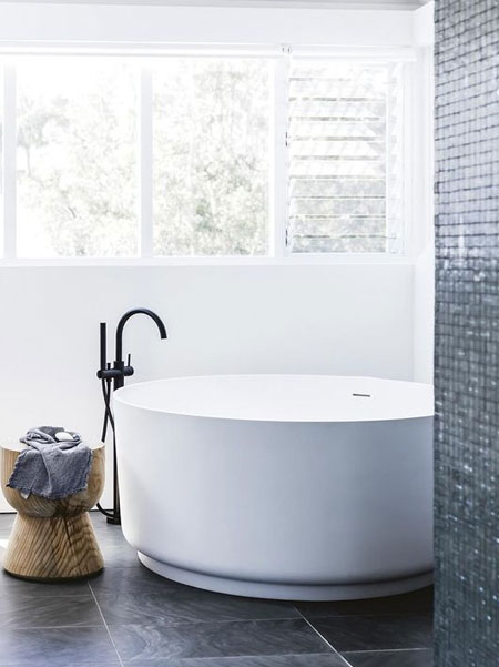 Circular Baths for Compact Bathrooms
