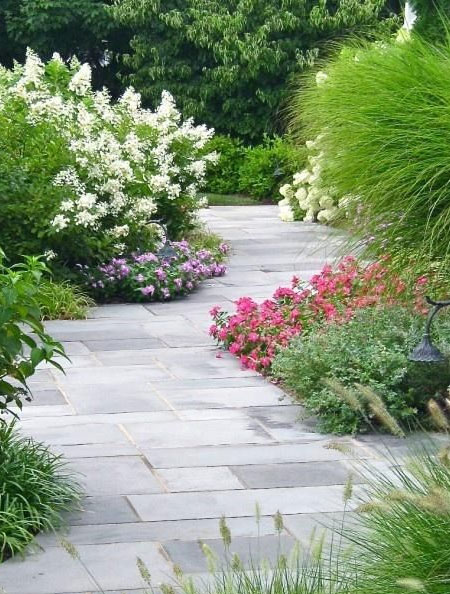 choose materials for curved garden path