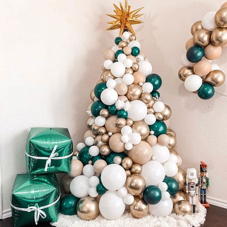 make a balloon christmas tree
