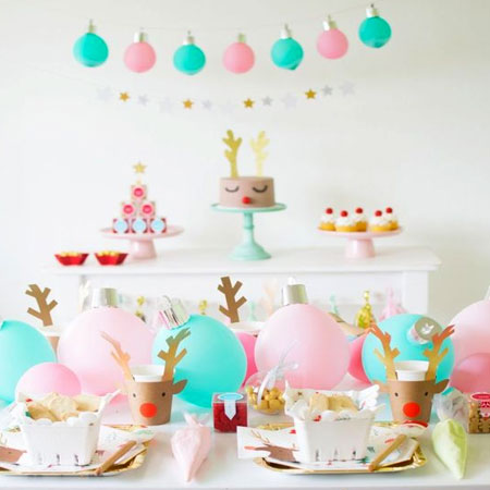 decorate table with balloon baubles
