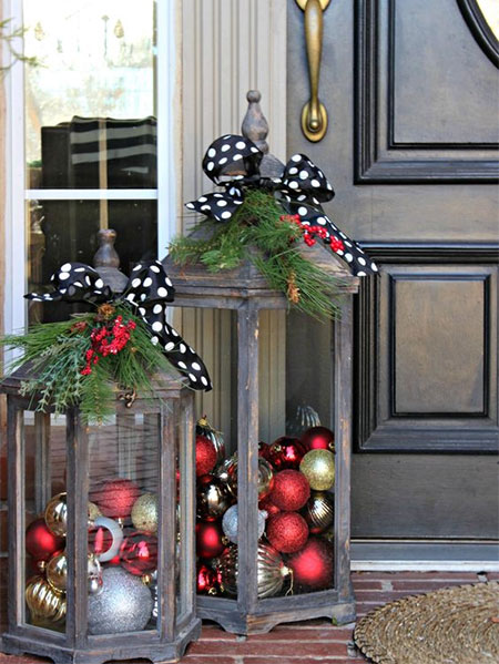 Decorate the Holiday Home with Christmas Baubles