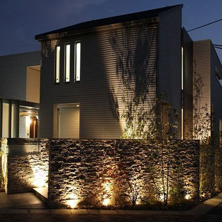 why you should install landscape lighting