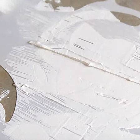 spread the paint mix with the paint scraper