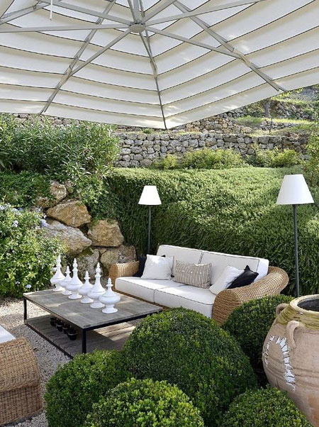 earth tones for outdoor garden furniture