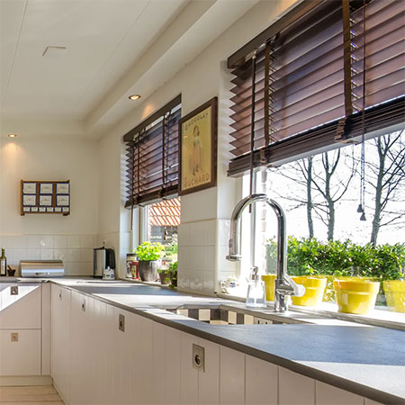 Best Way to Clean Venetian Blinds