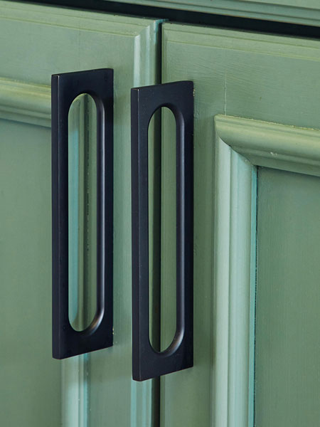 new handles on knobs on old kitchen cabinets