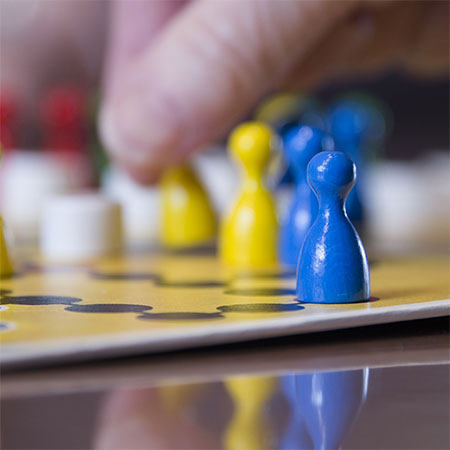 4 Mind-Blowing Games To Play On A Family Game Night