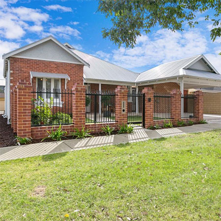 add curb appeal to sell home faster